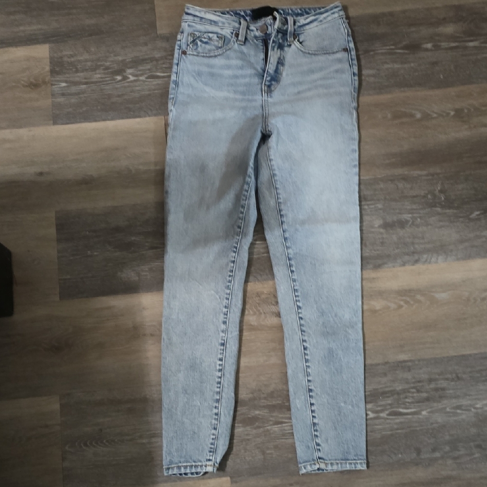Buckle Black skinny light wash Fit no 35